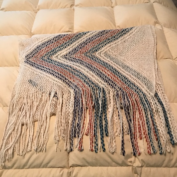 Large Open Weave Scarf/Wrap - Picture 5 of 7